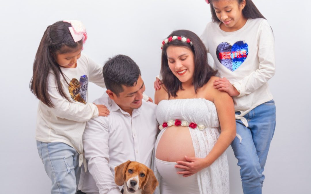 Estudio Fotográfico para Embarazadas en San Bartolo: Captura la Belleza de tu Maternidad junto al Mar