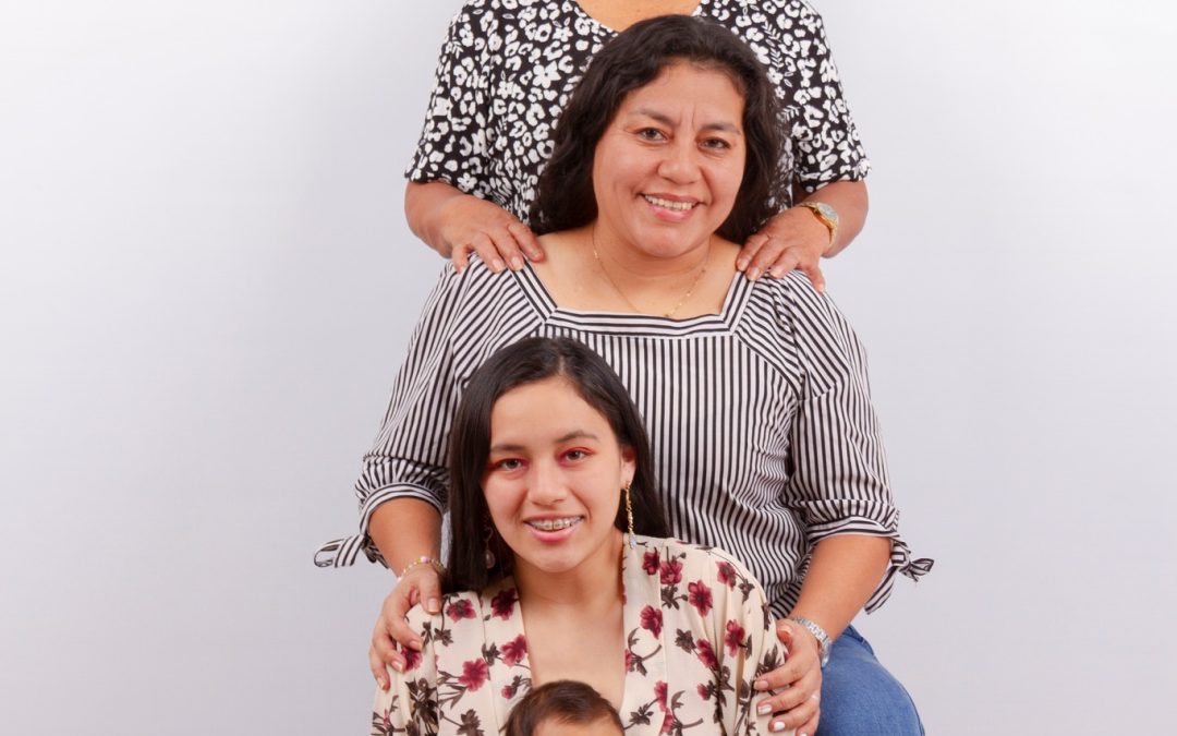 Estudio Fotográfico para Familias en Breña: Captura la Esencia de tu Familia con un Toque Artístico